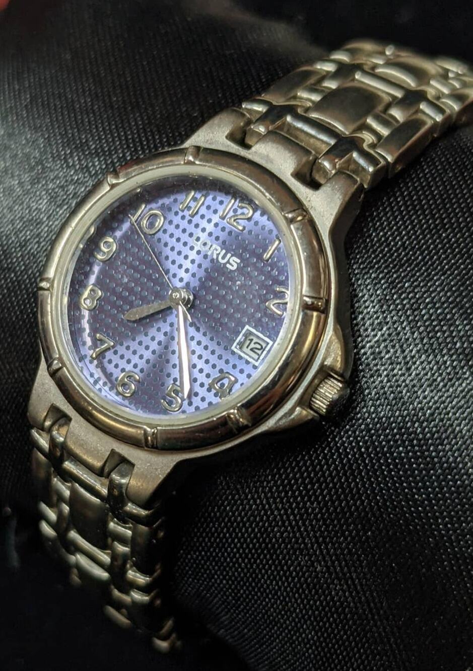 Lorus Vintage Wrist Watch Silver Tone Blue Dial Bezel Links Date Window